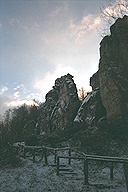 Die Steine vom Teichufer aus